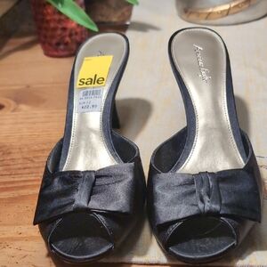 American Eagle/Black Satin Bow / Heels